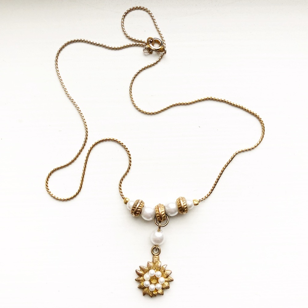 Vintage dainty gold & pearl flower drop necklace